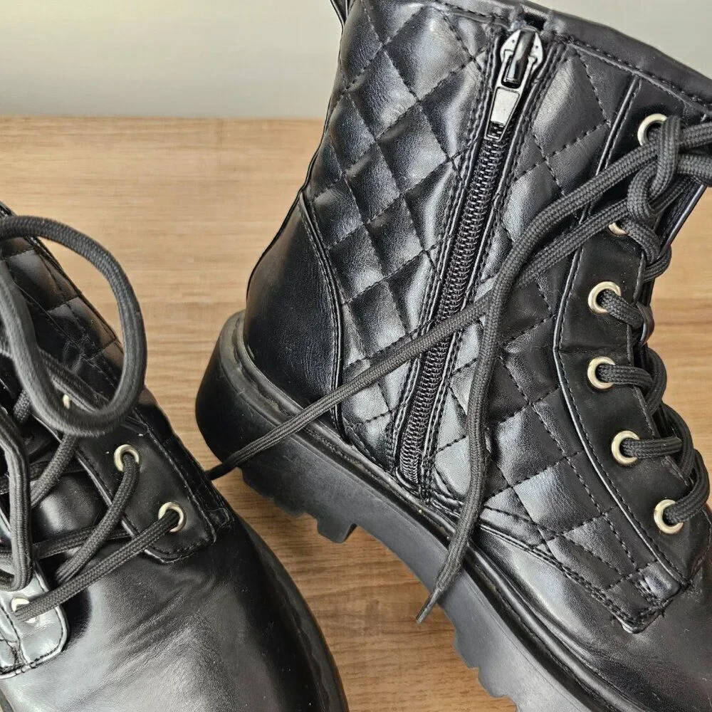 EUC STEVE MADDEN JROCKK PU UPPER BLACK QUILTED BOOTS SIZE 5 BIG KIDS (GIRLS)